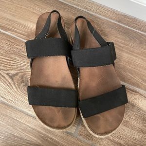 Platform sandals